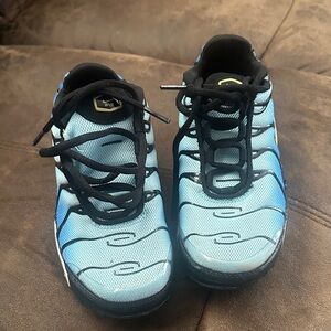 Nike Kids Blue and Black Sneakers